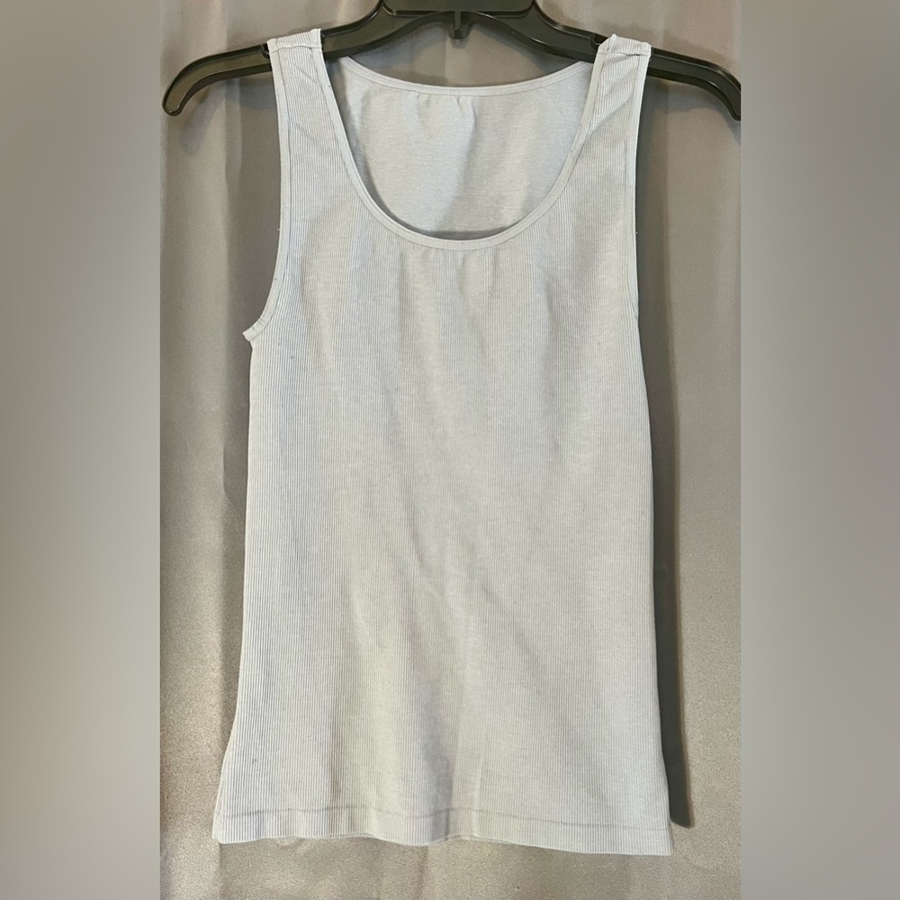 4/$20 Barely there Seamless Performance fitted Top Sz:L grey